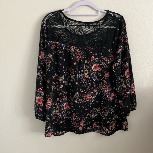 💜Skies Are Blue floral shirt - Picture 2 of 4